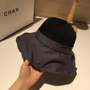 大邊草帽女