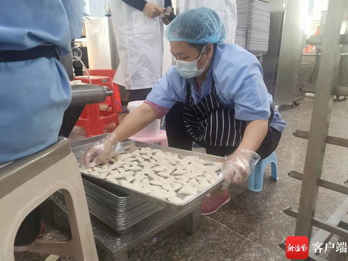 海南本土網紅探訪龍泉人食品工廠 為網友安全采購年貨 保駕護航